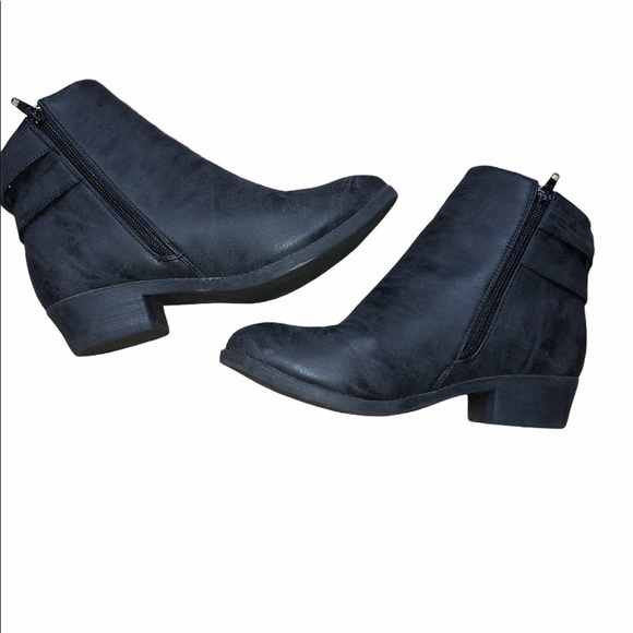 Twisted size 8 Alexia black buckle ankle booties - Picture 3 of 9